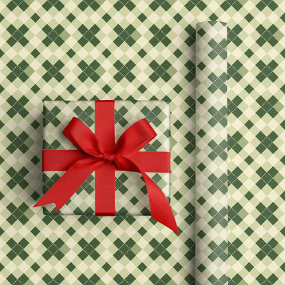 Green Lattice Weaves Quiet Rhythms